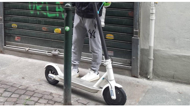 Immagine: Legambiente su micro-mobilità elettrica: 'Assurda la guerra ai monopattini. Chiediamo al governo di equipararli alle bici'