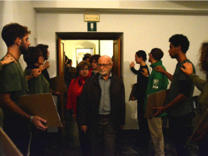 Corridoio umano contro la deforestazione. Flash Mob di Extinction Rebellion al Museo della Montagna di Torino