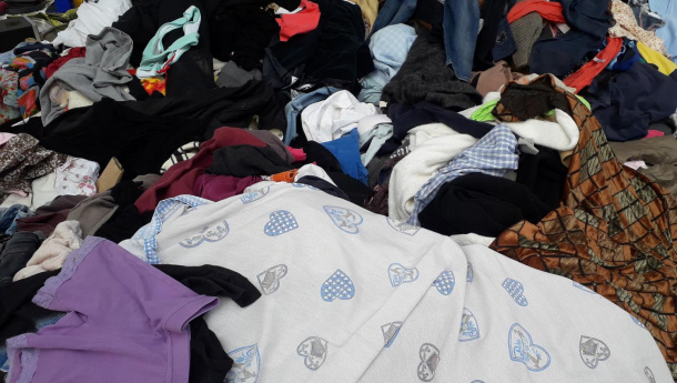 Immagine: Abiti usati. Humana: 'Controllare la filiera è possibile'