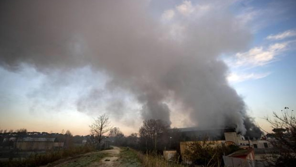 Immagine: 'Nelle periferie di Roma e Napoli ci si ammala più che in centro a causa di rifiuti e inquinamento'