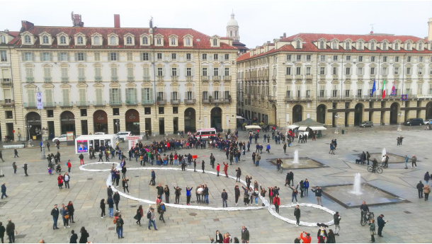 Immagine: Alluminio come materia creativa: l'esperienza del Dipartimento Educazione Castello di Rivoli Museo d’Arte Contemporanea nell’incontro con il Terzo Paradiso di Michelangelo Pistoletto