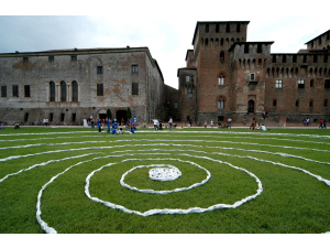 Alluminio come materia creativa: l'esperienza del Dipartimento Educazione Castello di Rivoli Museo d’Arte Contemporanea nell’incontro con il Terzo Paradiso di Michelangelo Pistoletto