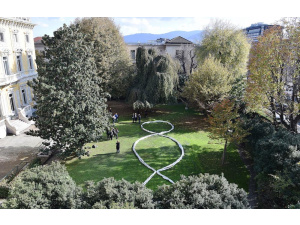 Alluminio come materia creativa: l'esperienza del Dipartimento Educazione Castello di Rivoli Museo d’Arte Contemporanea nell’incontro con il Terzo Paradiso di Michelangelo Pistoletto