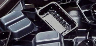 Entro Natale la plastica nera sarà bandita dai principali supermercati della Gran Bretagna