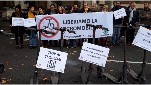 Immagine: Legambiente: ‘Basta multe e sequestri Il Parlamento sostenga la micro-mobilità elettrica contro lo smog in città e le emissioni di CO2’