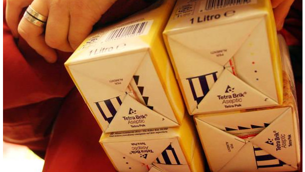 Immagine: Manovra: la plastic tax scende a 45 centesimi al chilo ma include anche il tetrapak