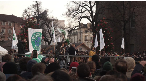 Immagine: In migliaia per Greta Thunberg in piazza Castello a Torino, il discorso | Video