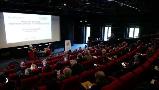 Immagine: Utilitalia: un piano di investimenti da 50 miliardi per sostenere il green new deal