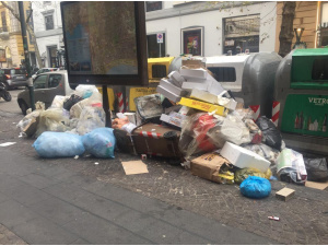 Napoli, l'emegenza rifiuti si aggrava: 'L'inceneritore e l'Icm chiusi hanno creato il cortocircuito'