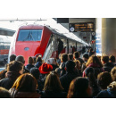 Immagine: Legambiente presenta 'Pendolaria': in Italia pochi treni nelle aree metropolitane, anche questo causa smog