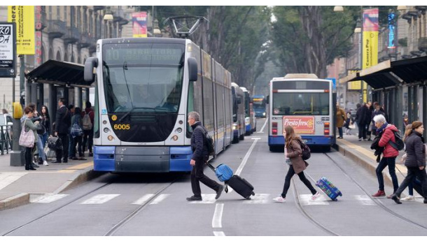 Immagine: Anci: 'Incentivi all'elettrico non bastano per la mobilità sostenibile in città, bisogna ridurre i veicoli privati'