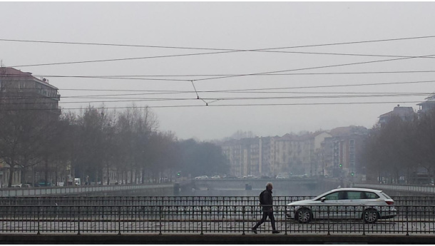 Immagine: Tra scuole chiuse, psicosi da Coronavirus e vacanze di Carnevale a Torino vince lo smog