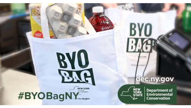 Immagine: Bag Waste Reduction Law: dal 1° marzo lo stato di New York mette al bando i sacchetti in plastica monouso