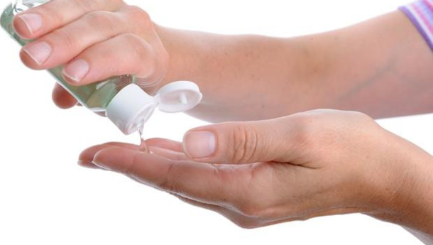 Immagine: Coronavirus, Arpa Piemonte produce gel igienizzante: destinato gratuitamente a forze dell'ordine e personale sanitario