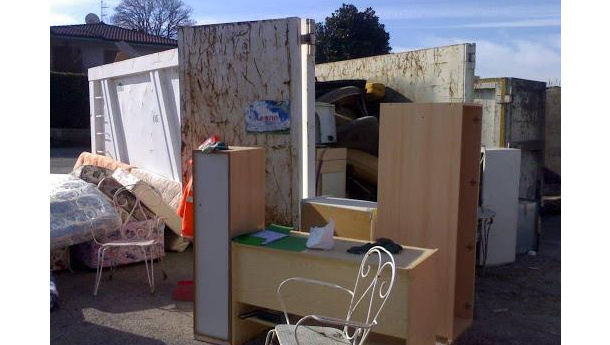 Immagine: Roma, rifiuti: centri raccolta ingombranti, raee e speciali aperti solo di mattina. Uffici Tari chiusi fino al 3 aprile