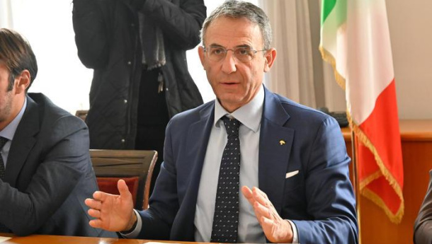 Immagine: Coronavirus, Costa: 'Grazie ai lavoratori del settore rifiuti, servizio indispensabile per il paese' | #iostoacasaedifferenzio