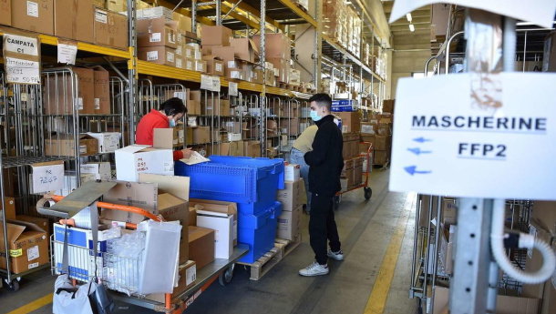 Immagine: Coronavirus, Milano: dal 23 marzo la distribuzione di 5mila mascherine e sanitizzante a medici di base e pediatri