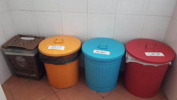 Immagine: Coronavirus, raccolta rifiuti in Emilia Romagna: stop alla differenziata per positivi al tampone | #iostoacasaedifferenzio