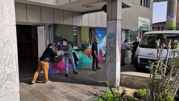 Immagine: Cibo gratis a domicilio: i pulmini dagli Hub del Comune di Milano. Intervista ad Andrea Magarini