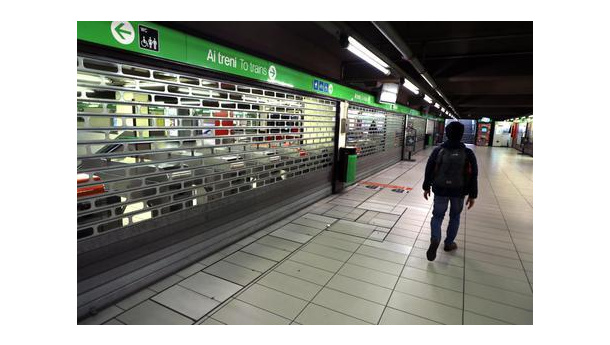 Immagine: Milano, Coronavirus: crollo dei passeggeri del trasporto pubblico e privato
