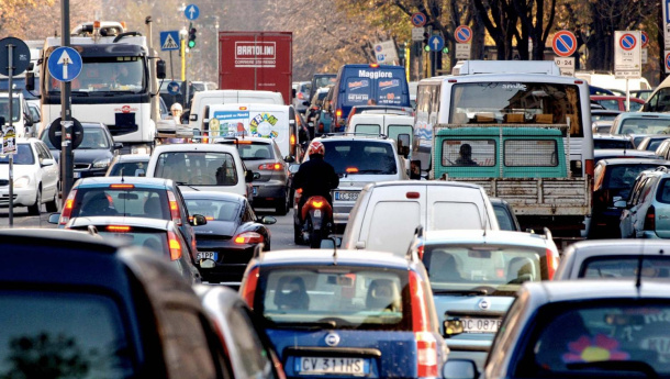 Immagine: L'invettiva dell'assessore alla Mobilità di Roma contro chi auspica un 'ritorno all'auto privata' a causa del Coronavirus
