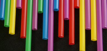 Plastica monouso e Covid-19. La Commissione europea tira dritto sulla direttiva SUP: nessun rinvio