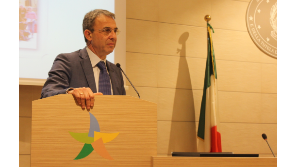 Immagine: Coronavirus. Rinviare la plastic tax? Riflessione aperta all'interno del Governo