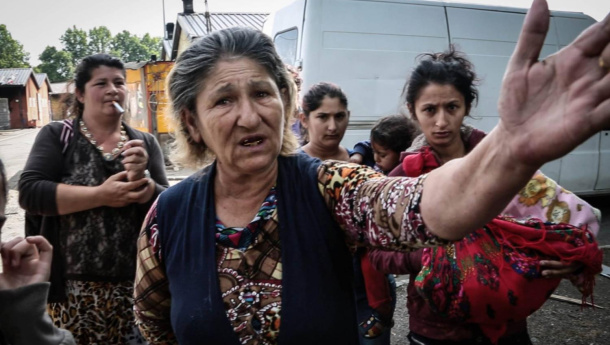 Immagine: Vivi Balon porta ortofrutta ai campi informali rom di Torino