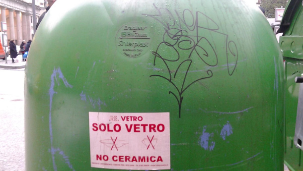 Immagine: Coronavirus, lo stop di bar, hotel e ristoranti fa crollare la differenziata del vetro: -20%