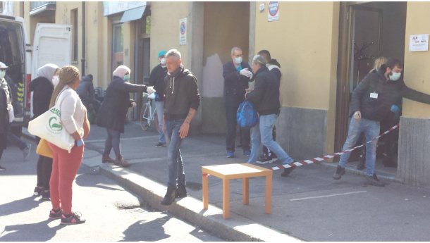 Immagine: Via Maddalene 30. Con ‘Porta Palazzo Mercato Solidale’ in Barriera la solidarietà non si ferma | VIDEO