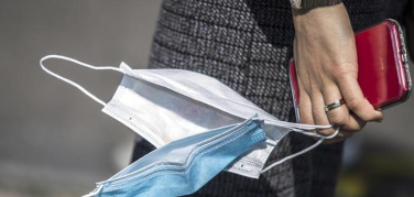 'Non gettarli a terra!': la campagna dalla Città metropolitana di Milano per mascherine e guanti