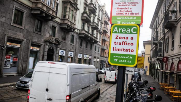 Immagine: Milano, Fase 2. Drufuca: 'Inutile e dannoso spegnere Ztl, sospendere pagamento sosta e aprire le corsie preferenziali'