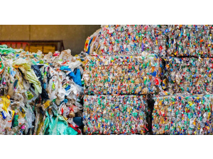 Proteggersi o inquinare? L'impatto del COVID-19 sul movimento per porre fine ai rifiuti di plastica