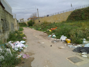 Puglia, al via il progetto ‘Strade provinciali pulite’: 4 milioni di euro per contrastare l’abbandono di rifiuti