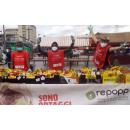 Immagine: RePoPP, a Porta Palazzo la distribuzione delle eccedenze alimentari vince la prova del distanziamento sociale | VIDEO