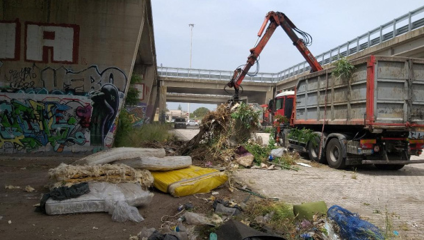 Immagine: Roma, Ama: 'Rimosse 150 tonnellate di rifiuti abbandonati'
