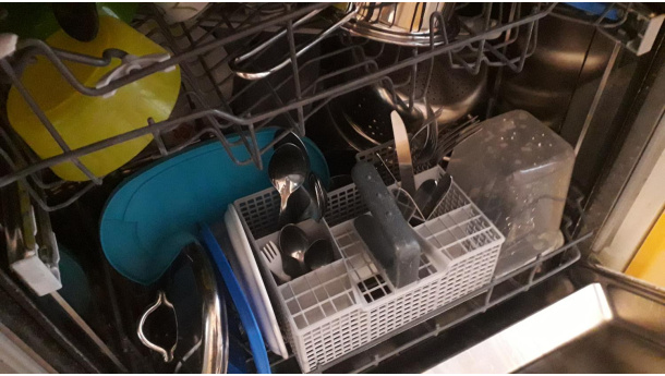 Immagine: Stoviglie di bar e ristoranti nel Covid, Speranza: lavaggio con acqua e detergente di quelle riutilizzabili assicura sicurezza adeguata