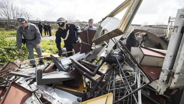 Immagine: Abbandono rifiuti, a Roma scatta l'operazione #Scaricalincivile: controlli a tappeto in tutta la città e multe per chi sporca