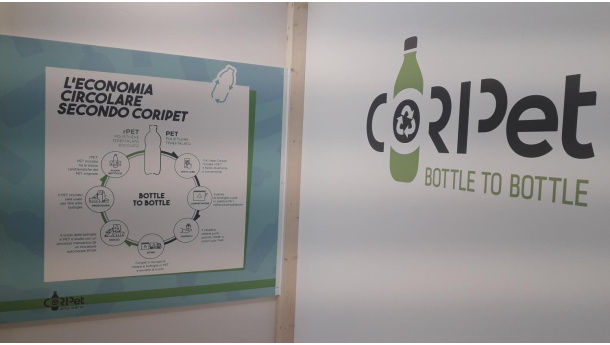 Immagine: Raccolta differenziata. Nuovo accordo Anci - Coripet: eco-compattatori per lo sviluppo del 'bottle to bottle'