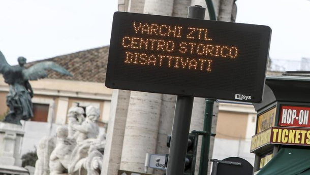 Immagine: Salvaiciclisti Roma condanna 'la scellerata scelta di prorogare l’apertura delle Ztl fino al 30 agosto 2020'