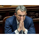 Immagine: Scivolone del ministro Costa: ‘Il guanto di plastica va gettato nella plastica’