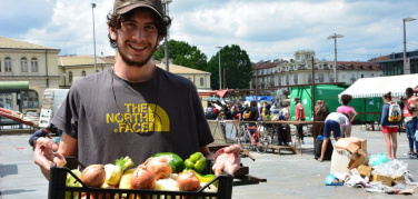 Studenti fuori sede a Porta Palazzo: dalla pasta in bianco a una dieta più ricca grazie al cibo di recupero | Parte 2