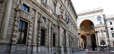 Milano, le auto lasciano spazio ai tavolini dei bar: in arrivo sette nuove zone 30 e quattro aree residenziali