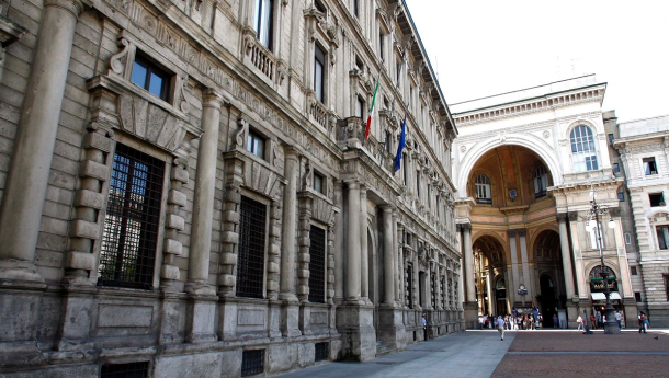 Immagine: Milano, le auto lasciano spazio ai tavolini dei bar: in arrivo sette nuove zone 30 e quattro aree residenziali