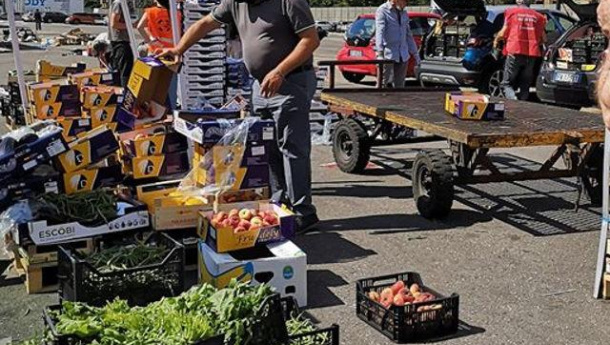Immagine: La Carovana Salvacibo all’Ortomercato di Milano. Obiettivo: ‘Portare quanto più cibo possibile a chi vive in situazioni di disagio’