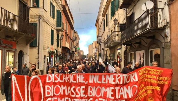 Immagine: Roma, discarica di Monte Carnevale: la direzione rifiuti della Regione Lazio manda avanti il progetto tra le proteste