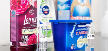 Plastica liquida nei detergenti, l'escamotage delle aziende (anche italiane) per aggirare la legge sulle microplastiche