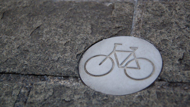Immagine: Parigi, l'incremento della mobilità sostenibile passa dalle due ruote: meno moto e più biciclette