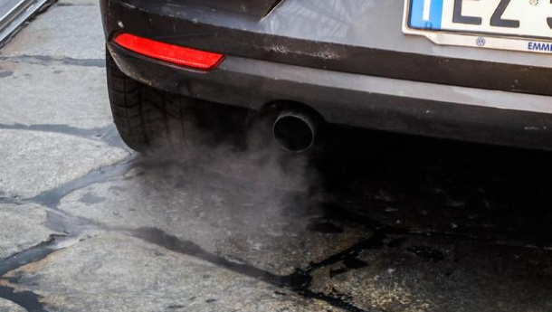 Immagine: DL Rilancio: 'Nuovi sussidi per l’acquisto di auto inquinanti, la Camera rallenta transizione verso emissioni zero'