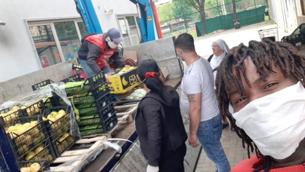 Immagine: Recuperate e distribuite 110 tonnellate di cibo a Torino dalla Carovana Salvacibo. La lotta allo spreco di cibo alleata della solidarietà | VIDEO